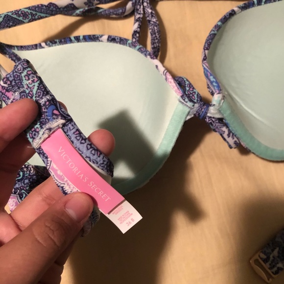 Victoria Secret Push Up bikini top - Picture 3 of 5